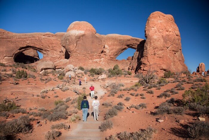 windows trail arches national park moab utah