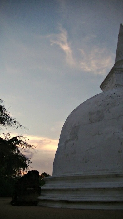 stupa polonnaruwa stupa