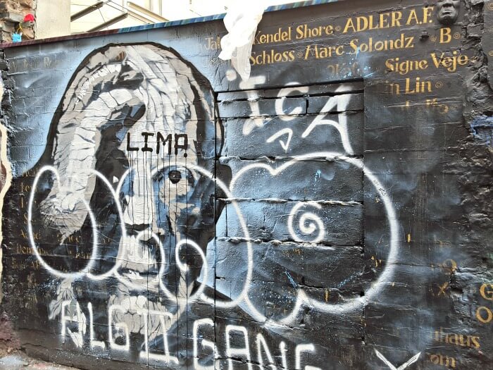 berlin graffiti alley