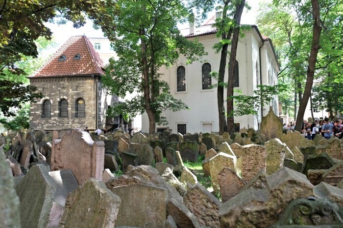 old jewish cemetery prague burials