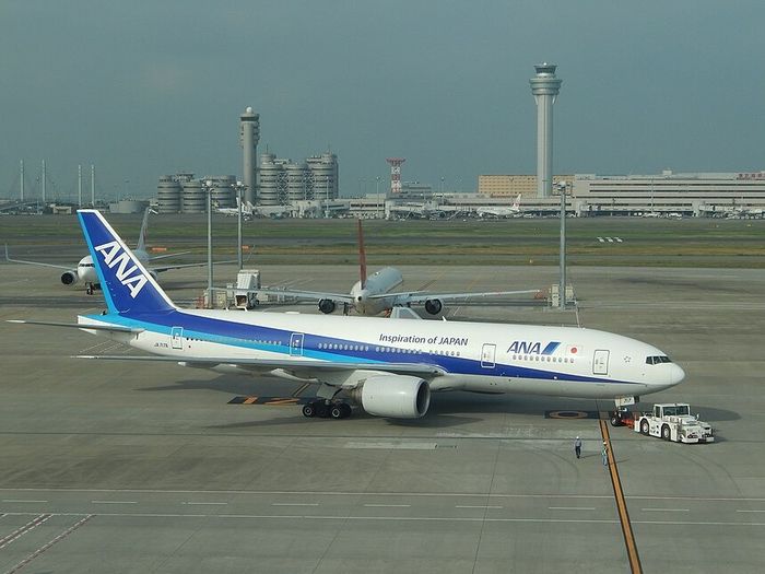 ANA 777 at Tokyo Haneda. Photograph CC BY-SA 2.0