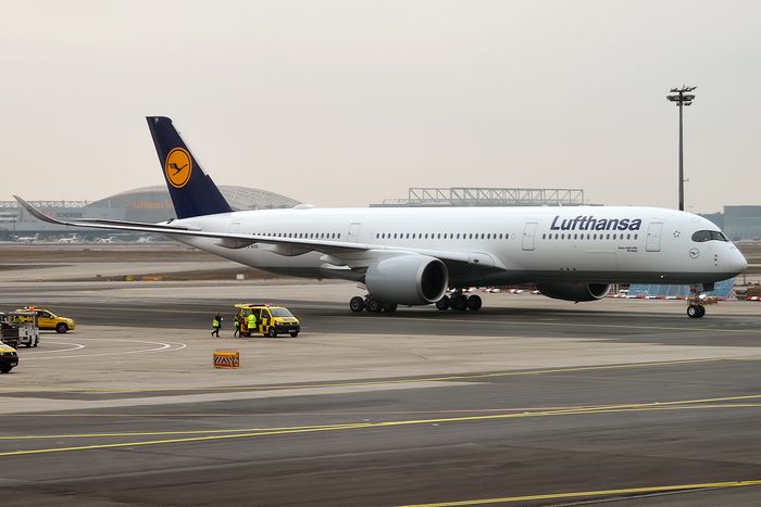 Lufthansa Premium Economy: Seat Maps, Fees and Value 2
