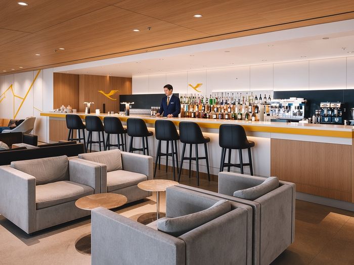Lufthansa Senator Lounge bar at Frankfurt